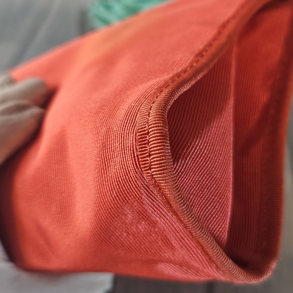π₯Valentino Garavani Clutch/Zippered Vintage Canvas Coral Red Bagπ₯ - Picture 8 of 15